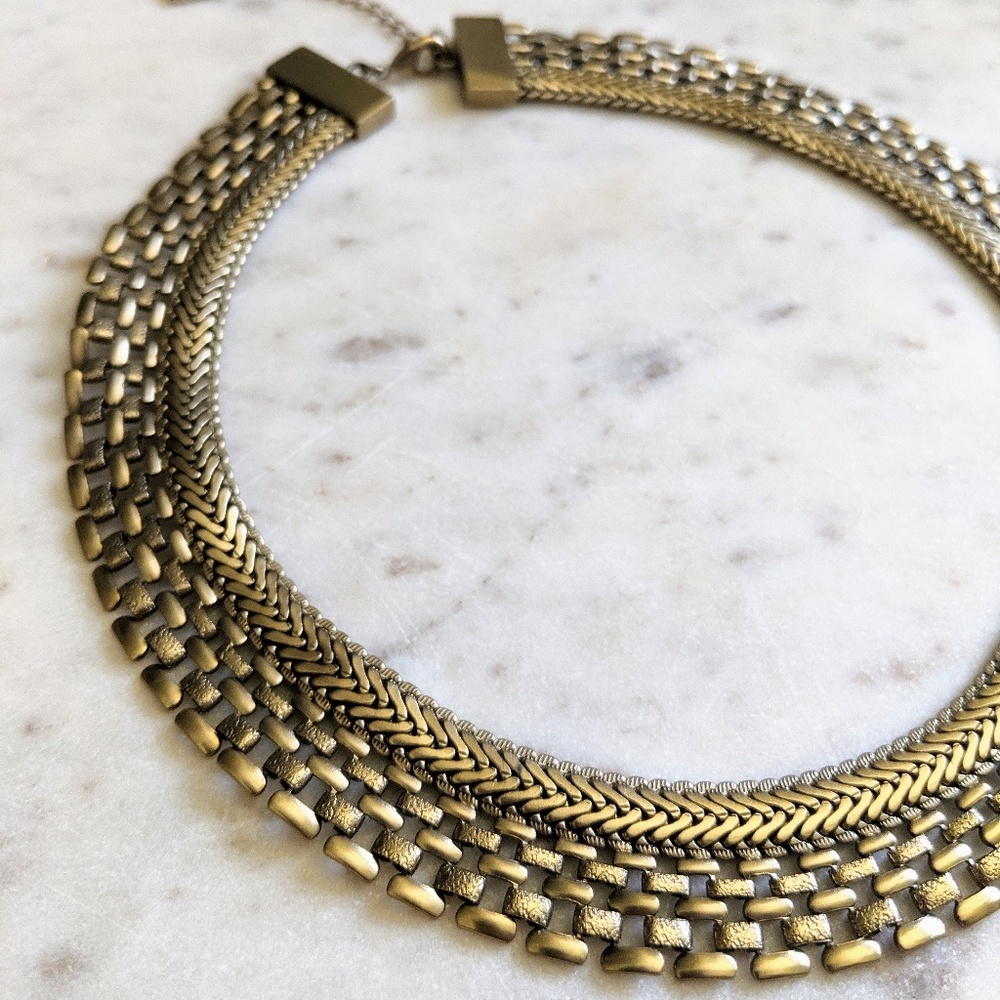 Metal necklace